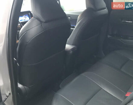 Серый Тойота C-HR, объемом двигателя 1.8 л и пробегом 69 тыс. км за 20700 $, фото 23 на Automoto.ua