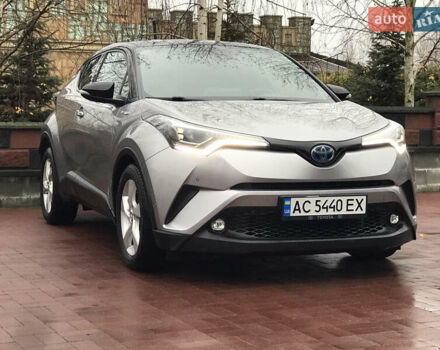 Серый Тойота C-HR, объемом двигателя 1.8 л и пробегом 69 тыс. км за 20700 $, фото 1 на Automoto.ua
