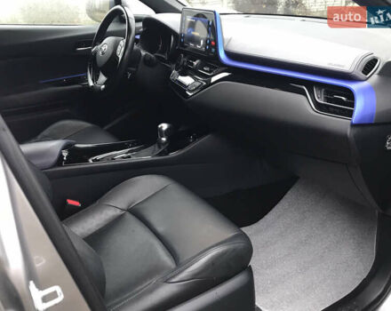 Серый Тойота C-HR, объемом двигателя 1.8 л и пробегом 69 тыс. км за 20700 $, фото 24 на Automoto.ua