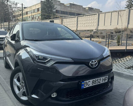 Серый Тойота C-HR, объемом двигателя 1.2 л и пробегом 106 тыс. км за 21400 $, фото 2 на Automoto.ua