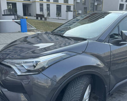 Серый Тойота C-HR, объемом двигателя 1.2 л и пробегом 106 тыс. км за 21400 $, фото 1 на Automoto.ua