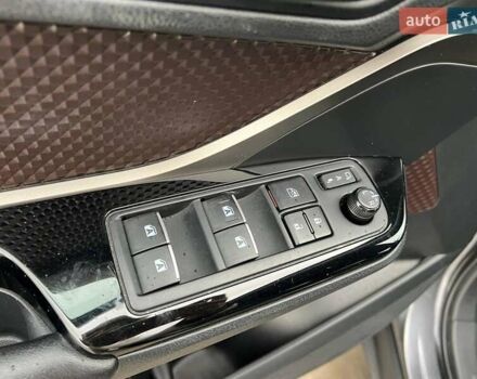 Серый Тойота C-HR, объемом двигателя 1.2 л и пробегом 108 тыс. км за 19290 $, фото 16 на Automoto.ua