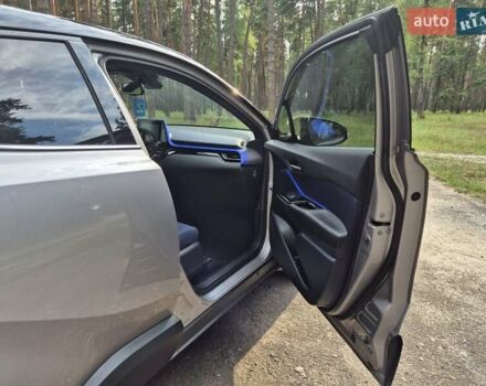 Серый Тойота C-HR, объемом двигателя 1.8 л и пробегом 150 тыс. км за 23500 $, фото 4 на Automoto.ua