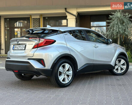 Серый Тойота C-HR, объемом двигателя 1.8 л и пробегом 90 тыс. км за 19999 $, фото 20 на Automoto.ua