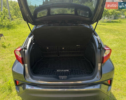 Сірий Тойота C-HR, об'ємом двигуна 1.99 л та пробігом 133 тис. км за 15499 $, фото 5 на Automoto.ua