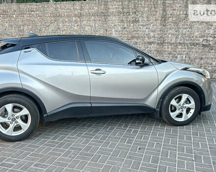 Серый Тойота C-HR, объемом двигателя 1.99 л и пробегом 101 тыс. км за 19500 $, фото 7 на Automoto.ua