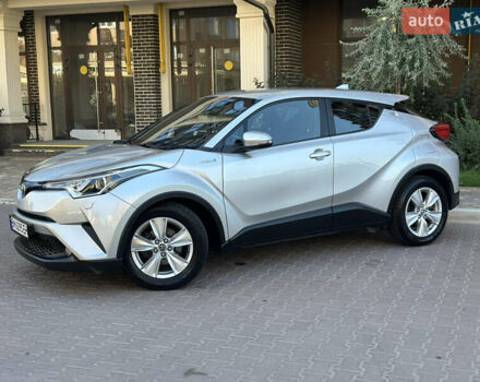 Серый Тойота C-HR, объемом двигателя 1.8 л и пробегом 90 тыс. км за 19999 $, фото 9 на Automoto.ua