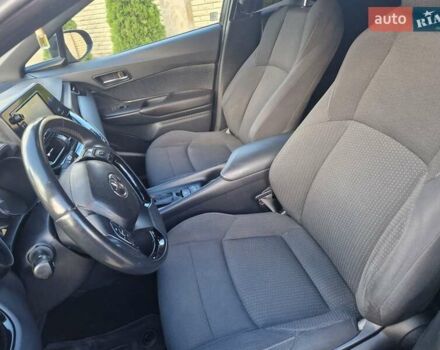Серый Тойота C-HR, объемом двигателя 2 л и пробегом 117 тыс. км за 15300 $, фото 18 на Automoto.ua