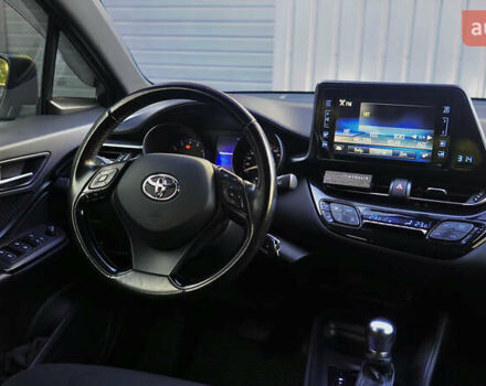 Серый Тойота C-HR, объемом двигателя 1.2 л и пробегом 89 тыс. км за 18500 $, фото 24 на Automoto.ua