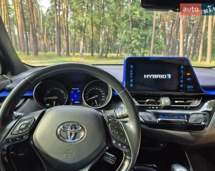 Серый Тойота C-HR, объемом двигателя 1.8 л и пробегом 150 тыс. км за 23500 $, фото 1 на Automoto.ua