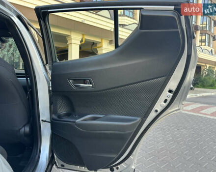 Серый Тойота C-HR, объемом двигателя 1.8 л и пробегом 90 тыс. км за 19999 $, фото 33 на Automoto.ua