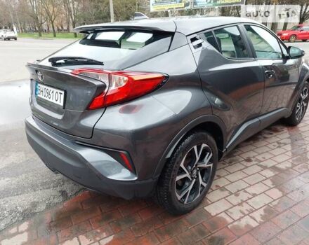 Серый Тойота C-HR, объемом двигателя 1.99 л и пробегом 47 тыс. км за 17300 $, фото 2 на Automoto.ua