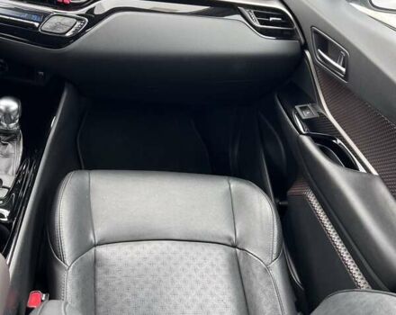 Серый Тойота C-HR, объемом двигателя 1.2 л и пробегом 55 тыс. км за 23200 $, фото 25 на Automoto.ua
