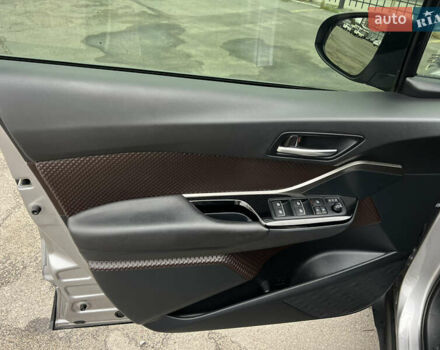 Серый Тойота C-HR, объемом двигателя 1.2 л и пробегом 93 тыс. км за 19950 $, фото 15 на Automoto.ua