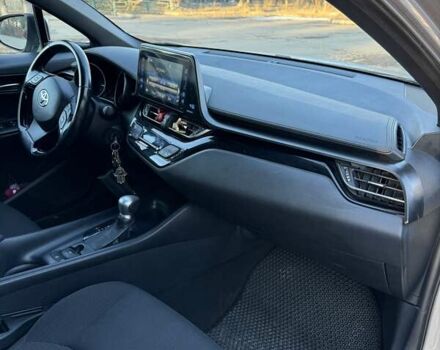 Серый Тойота C-HR, объемом двигателя 1.2 л и пробегом 117 тыс. км за 16500 $, фото 8 на Automoto.ua