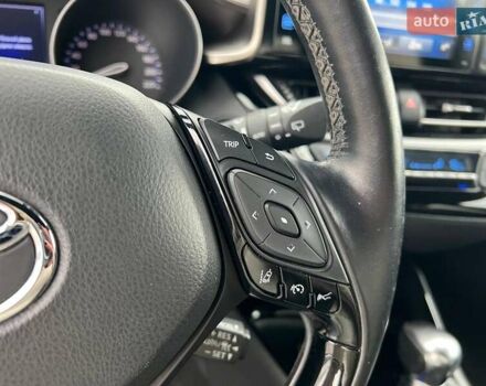 Серый Тойота C-HR, объемом двигателя 1.2 л и пробегом 108 тыс. км за 19290 $, фото 22 на Automoto.ua
