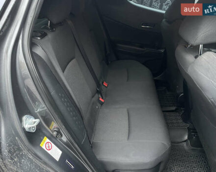 Серый Тойота C-HR, объемом двигателя 2 л и пробегом 115 тыс. км за 16900 $, фото 10 на Automoto.ua