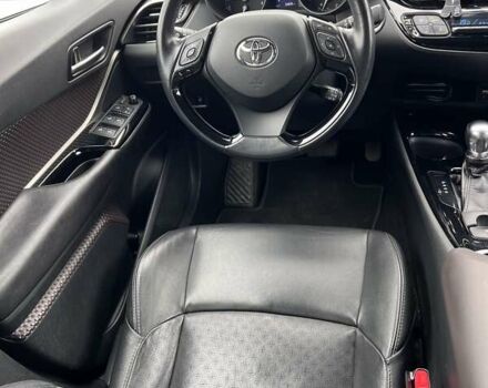 Серый Тойота C-HR, объемом двигателя 1.2 л и пробегом 55 тыс. км за 23200 $, фото 24 на Automoto.ua