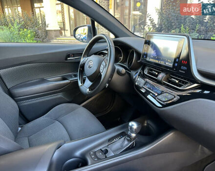 Серый Тойота C-HR, объемом двигателя 1.8 л и пробегом 90 тыс. км за 19700 $, фото 37 на Automoto.ua