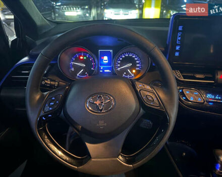 Серый Тойота C-HR, объемом двигателя 1.2 л и пробегом 143 тыс. км за 17200 $, фото 17 на Automoto.ua