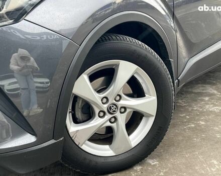 Сірий Тойота C-HR, об'ємом двигуна 1.2 л та пробігом 108 тис. км за 19290 $, фото 13 на Automoto.ua