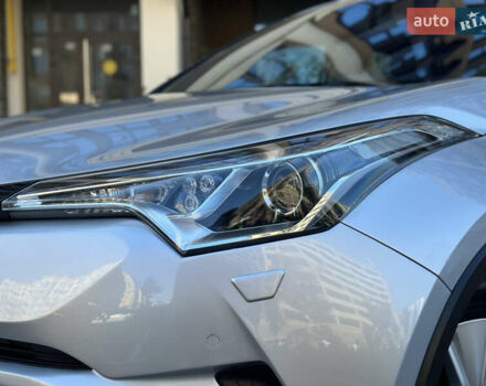 Серый Тойота C-HR, объемом двигателя 1.8 л и пробегом 90 тыс. км за 19700 $, фото 10 на Automoto.ua
