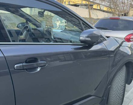 Серый Тойота C-HR, объемом двигателя 1.2 л и пробегом 106 тыс. км за 21400 $, фото 3 на Automoto.ua