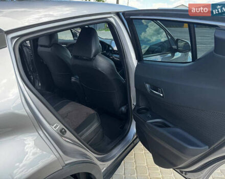 Серый Тойота C-HR, объемом двигателя 1.99 л и пробегом 92 тыс. км за 21300 $, фото 6 на Automoto.ua