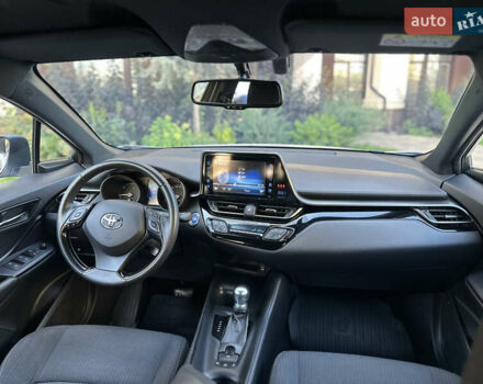 Серый Тойота C-HR, объемом двигателя 1.8 л и пробегом 90 тыс. км за 19700 $, фото 25 на Automoto.ua