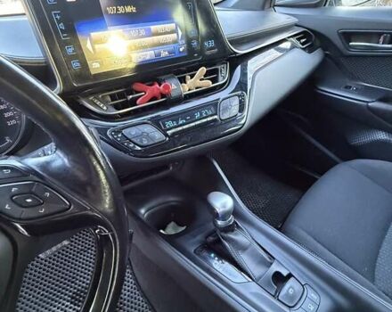 Серый Тойота C-HR, объемом двигателя 1.2 л и пробегом 117 тыс. км за 16500 $, фото 11 на Automoto.ua
