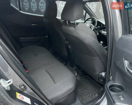 Серый Тойота C-HR, объемом двигателя 2 л и пробегом 115 тыс. км за 16900 $, фото 9 на Automoto.ua