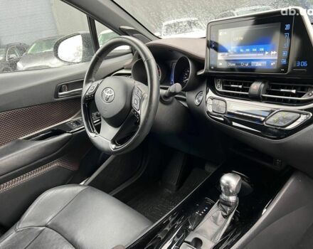 Сірий Тойота C-HR, об'ємом двигуна 1.2 л та пробігом 108 тис. км за 19290 $, фото 39 на Automoto.ua