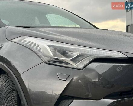 Серый Тойота C-HR, объемом двигателя 1.2 л и пробегом 108 тыс. км за 19290 $, фото 12 на Automoto.ua