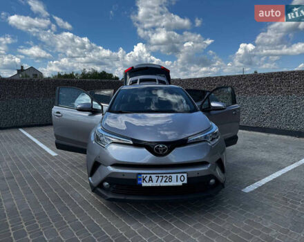 Серый Тойота C-HR, объемом двигателя 1.99 л и пробегом 92 тыс. км за 21300 $, фото 4 на Automoto.ua