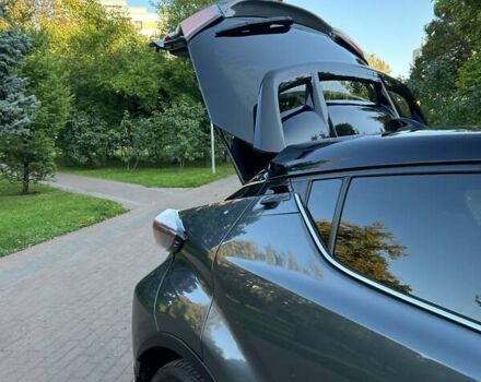 Серый Тойота C-HR, объемом двигателя 1.2 л и пробегом 112 тыс. км за 16800 $, фото 19 на Automoto.ua