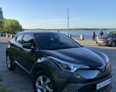 Серый Тойота C-HR, объемом двигателя 1.2 л и пробегом 82 тыс. км за 18700 $, фото 1 на Automoto.ua