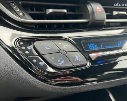 Сірий Тойота C-HR, об'ємом двигуна 1.2 л та пробігом 108 тис. км за 19290 $, фото 32 на Automoto.ua
