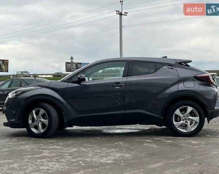 Серый Тойота C-HR, объемом двигателя 1.2 л и пробегом 108 тыс. км за 19290 $, фото 3 на Automoto.ua