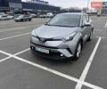 Серый Тойота C-HR, объемом двигателя 1.2 л и пробегом 55 тыс. км за 23200 $, фото 3 на Automoto.ua