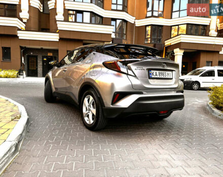 Серый Тойота C-HR, объемом двигателя 1.2 л и пробегом 81 тыс. км за 18100 $, фото 3 на Automoto.ua
