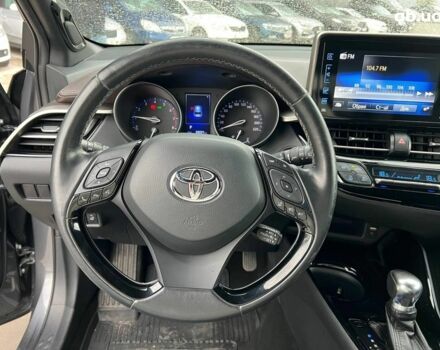 Сірий Тойота C-HR, об'ємом двигуна 1.2 л та пробігом 108 тис. км за 19290 $, фото 22 на Automoto.ua