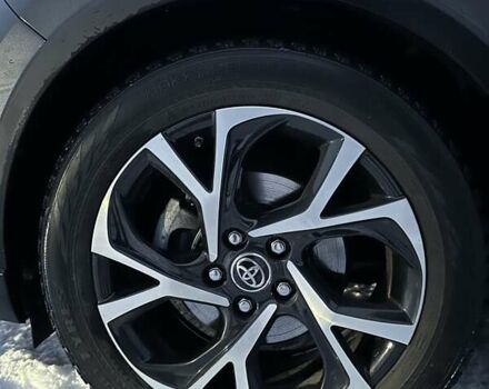 Сірий Тойота C-HR, об'ємом двигуна 1.99 л та пробігом 105 тис. км за 18000 $, фото 13 на Automoto.ua