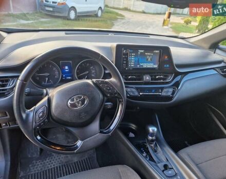 Серый Тойота C-HR, объемом двигателя 2 л и пробегом 117 тыс. км за 15300 $, фото 11 на Automoto.ua