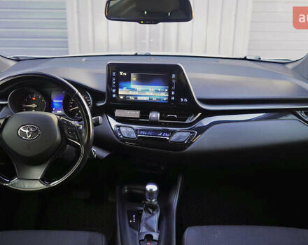 Серый Тойота C-HR, объемом двигателя 1.2 л и пробегом 89 тыс. км за 18500 $, фото 23 на Automoto.ua