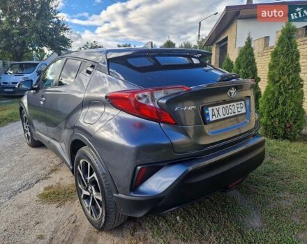Серый Тойота C-HR, объемом двигателя 2 л и пробегом 117 тыс. км за 15300 $, фото 2 на Automoto.ua