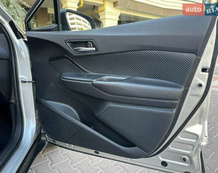 Серый Тойота C-HR, объемом двигателя 1.8 л и пробегом 90 тыс. км за 19700 $, фото 38 на Automoto.ua