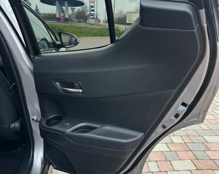 Сірий Тойота C-HR, об'ємом двигуна 1.2 л та пробігом 102 тис. км за 20800 $, фото 42 на Automoto.ua