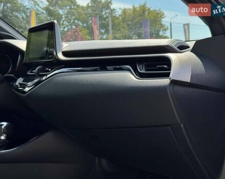 Серый Тойота C-HR, объемом двигателя 1.8 л и пробегом 70 тыс. км за 22999 $, фото 37 на Automoto.ua