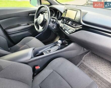 Серый Тойота C-HR, объемом двигателя 1.99 л и пробегом 86 тыс. км за 18600 $, фото 7 на Automoto.ua