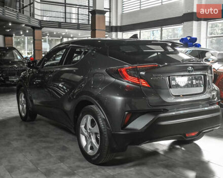 Серый Тойота C-HR, объемом двигателя 1.8 л и пробегом 84 тыс. км за 22999 $, фото 8 на Automoto.ua